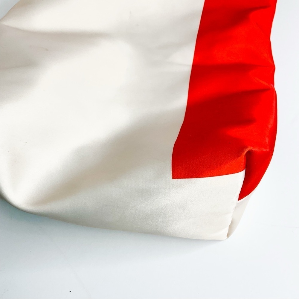 LA MER Limited Edition Holiday Adventures Drawstring Bag | Green & Cream - Picture 5 of 7